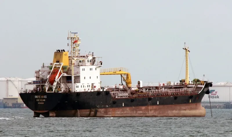 VANDA ADVENTURE Tanker IMO 9438298 photo 4
