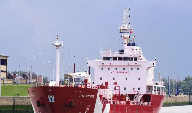 IVER BITUMEN Tanker IMO 9438949 photo 2