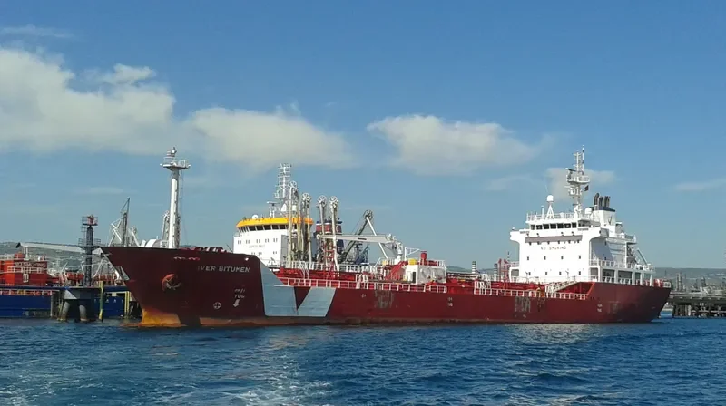 IVER BITUMEN Tanker IMO 9438949 photo 8