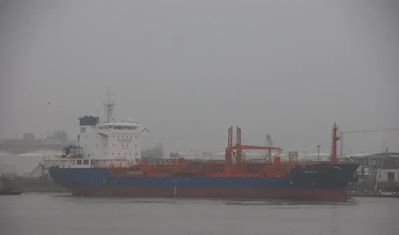 ULAYA Tanker IMO 9439321 photo 8