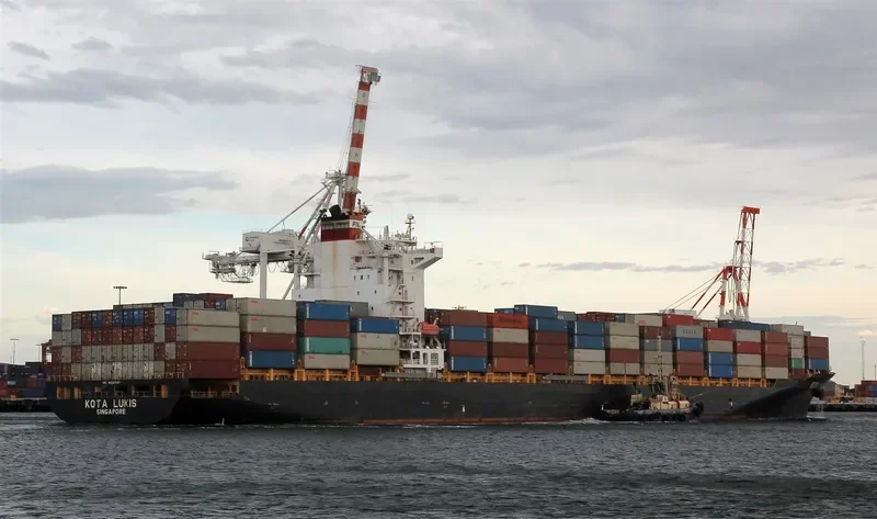 KOTA LUKIS Container Ship IMO 9439747 photo 3
