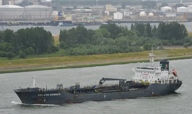 EDZARD SCHULTE Tanker IMO 9439852 photo 2