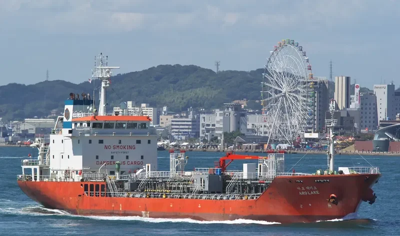 AROLAKE Tanker IMO 9440239 photo 8