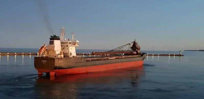 CSL THAMES Bulk Carrier IMO 9440447 photo 2