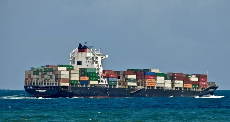 SEASPAN LUMACO Container Ship IMO 9443487 photo 3