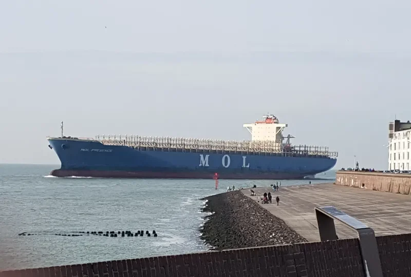 MOL PRESENCE Container Ship IMO 9444273 photo 7