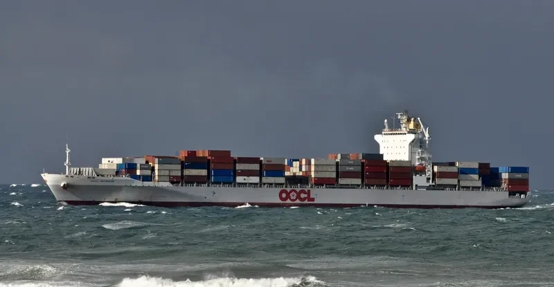 OOCL BRISBANE Container Ship IMO 9445502 photo 6