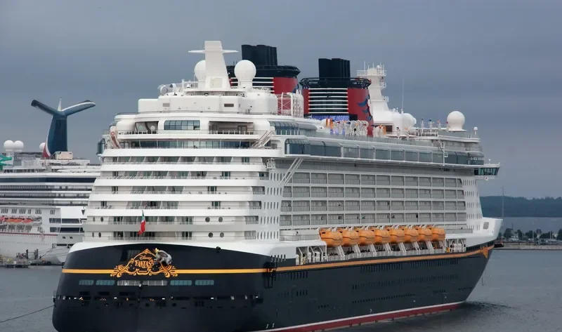DISNEY FANTASY Passenger Ship IMO 9445590 photo 8