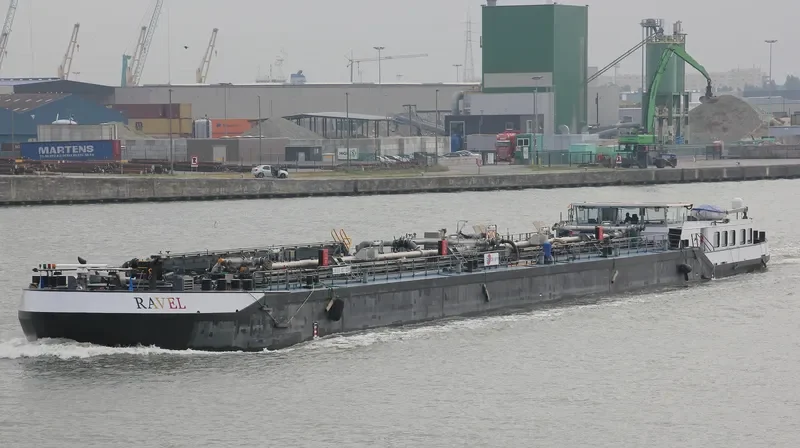 SINJOOR Tanker IMO 9445825 photo 3