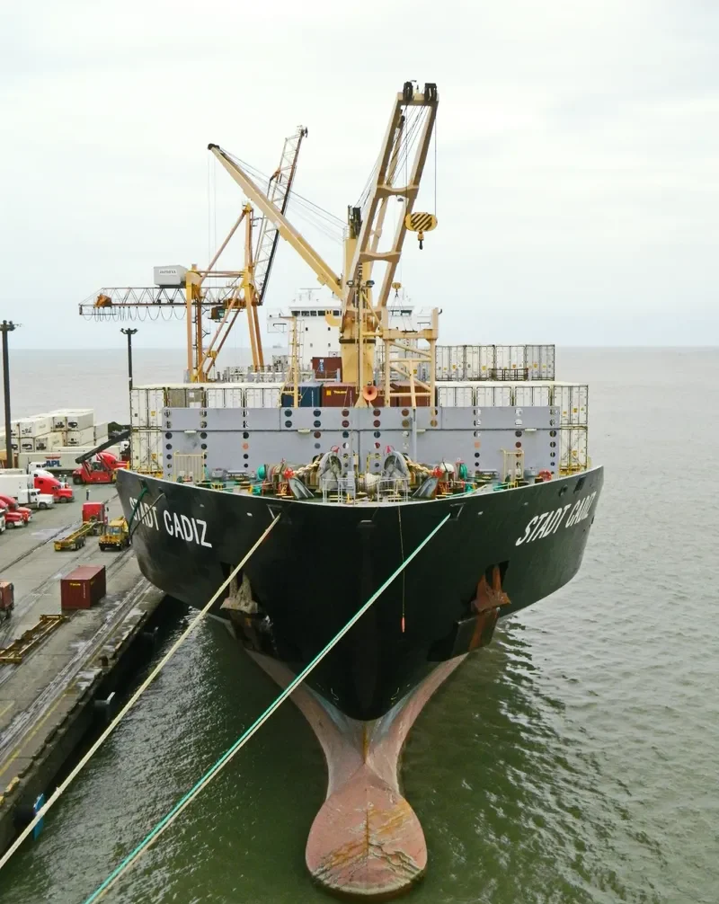 CELSIUS LIVERPOOL Container Ship IMO 9445904 photo 4