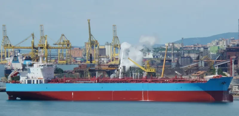 MAERSK MAGELLAN Tanker IMO 9447732 photo 9