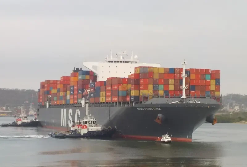 SOUTHAMPTON EXPRESS Container Ship IMO 9447885 photo 7
