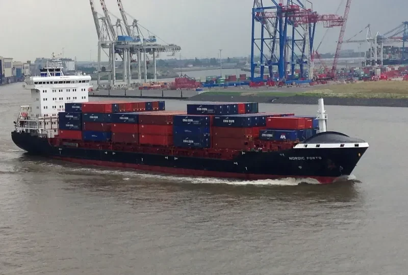 BEATRIZ B Container Ship IMO 9448671 photo 18