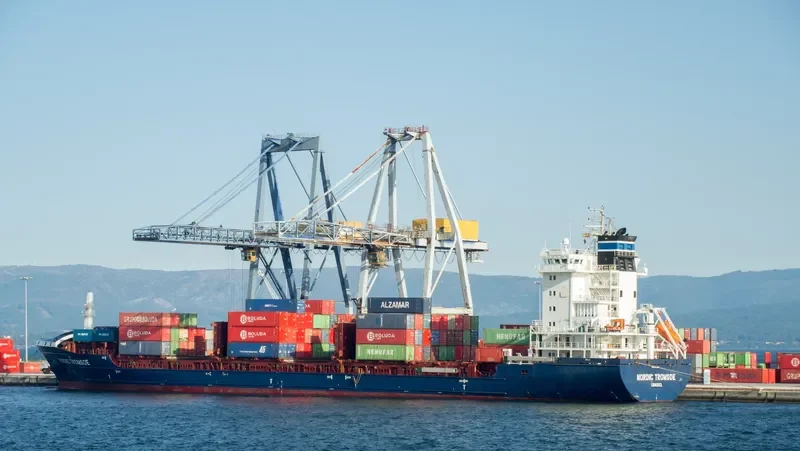 AMINA Container Ship IMO 9448683 photo 10