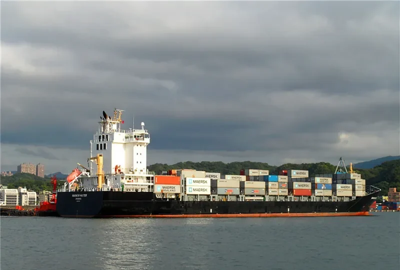 WARNOW MASTER Container Ship IMO 9449833 photo 6