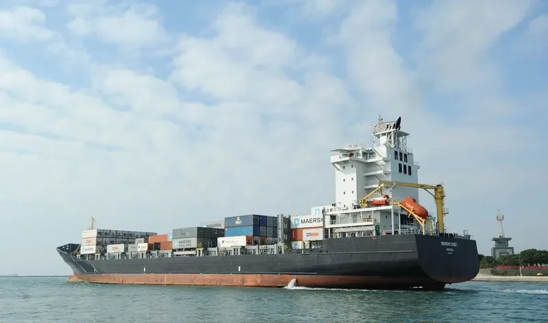 WARNOW CHIEF Container Ship IMO 9449857 photo 2