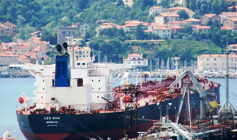 LEO SUN Tanker IMO 9457608 photo 5