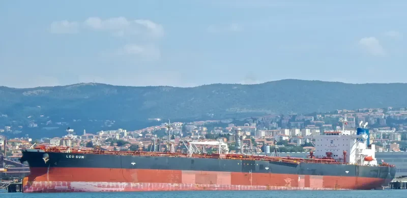 LEO SUN Tanker IMO 9457608 photo 8
