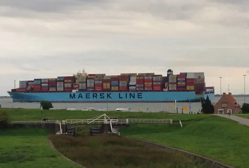MAERSK EDMONTON Container Ship IMO 9458030 photo 4