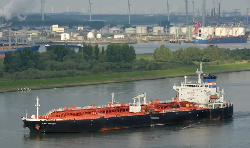 NCC YANBU Tanker IMO 9458808 photo 4