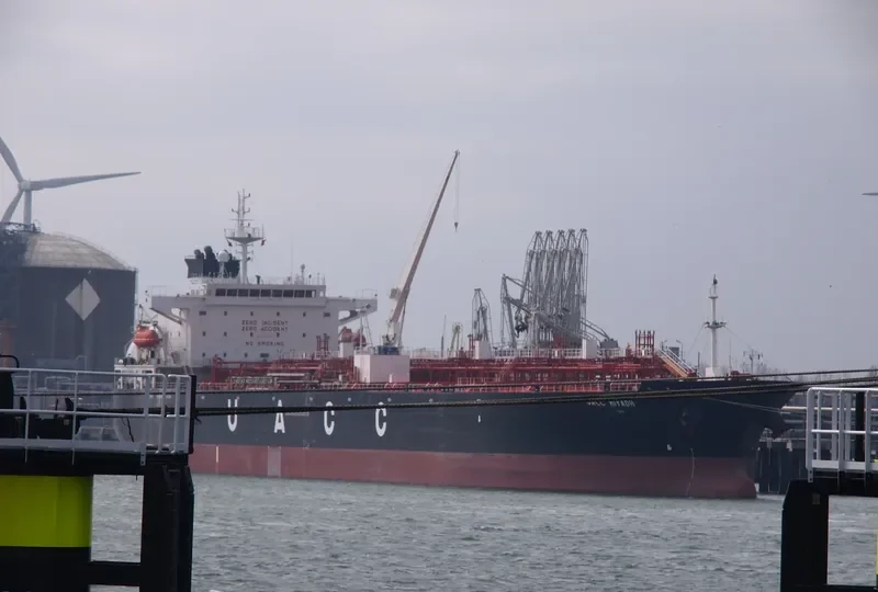 UACC RIYADH Tanker IMO 9458834 photo 3