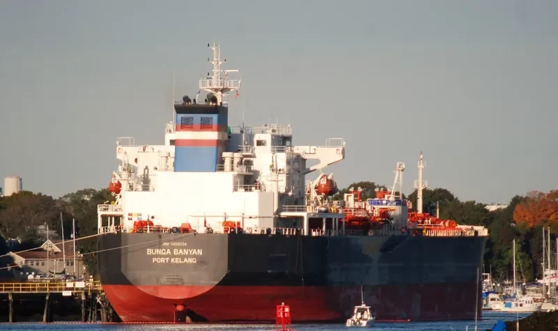 UACC RIYADH Tanker IMO 9458834 photo 5