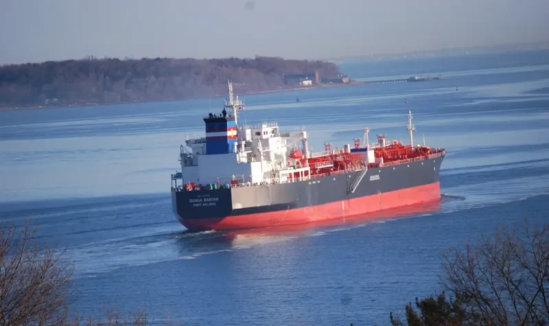 UACC RIYADH Tanker IMO 9458834 photo 7