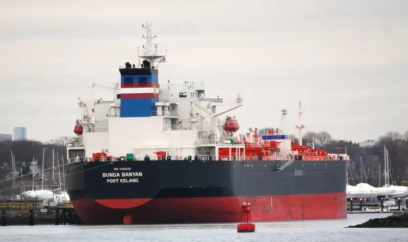 UACC RIYADH Tanker IMO 9458834 photo 9