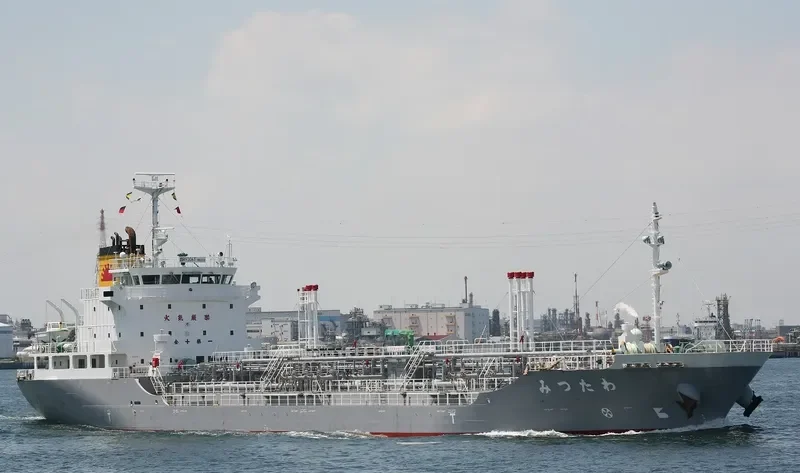 WATATSUMI Tanker IMO 9460045 photo 2