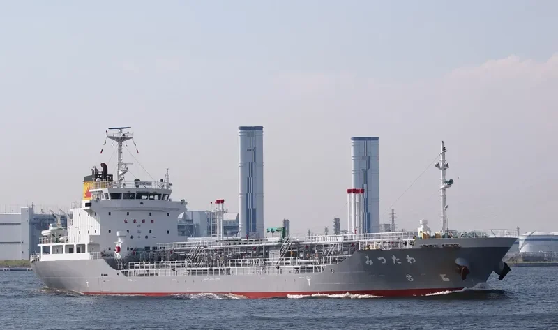 WATATSUMI Tanker IMO 9460045 photo 8