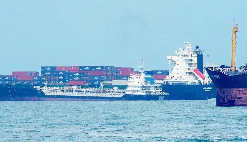 ISSELIA Tanker IMO 9462081 photo 9