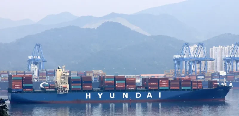 HYUNDAI VANCOUVER Container Ship IMO 9463085
