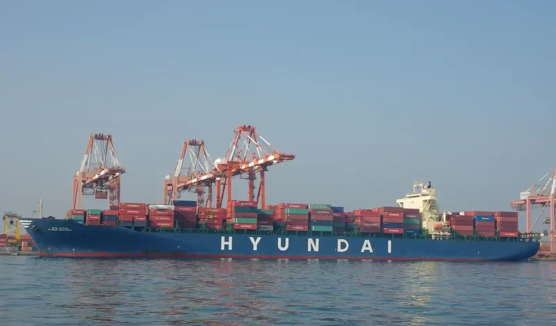 HYUNDAI VANCOUVER Container Ship IMO 9463085 photo 8