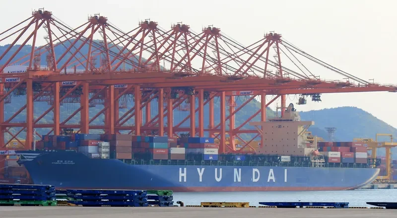 HYUNDAI VANCOUVER Container Ship IMO 9463085 photo 10