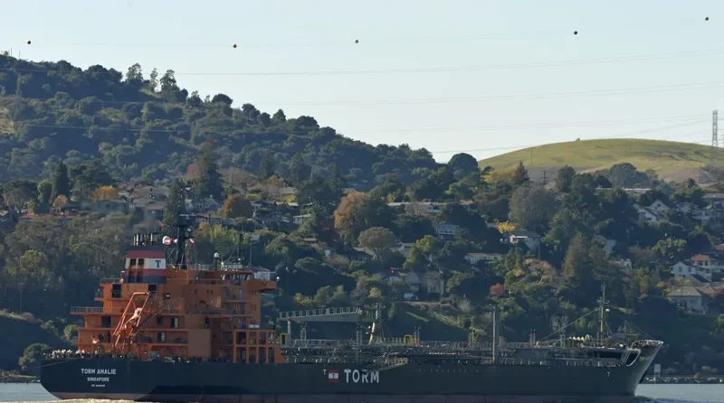 TORM AMALIE Tanker IMO 9466025 photo 2
