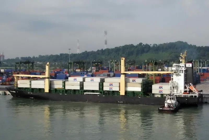 EF ELDRA Container Ship IMO 9470882 photo 9
