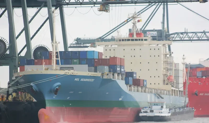 MOL SEABREEZE Container Ship IMO 9472579 photo 8