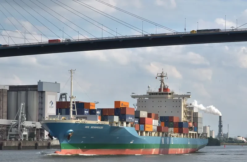 MOL SEABREEZE Container Ship IMO 9472579 photo 9