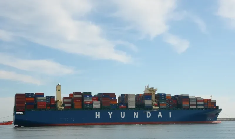 HYUNDAI RESPECT Container Ship IMO 9475674