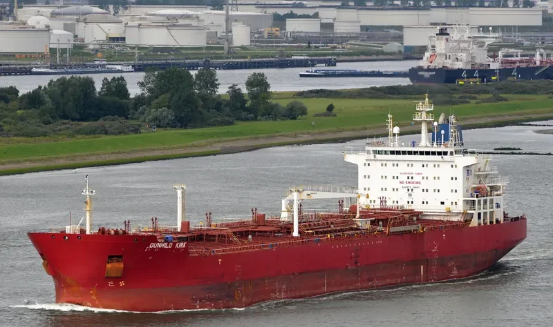 CELSIUS PORTO Tanker IMO 9476812 photo 3