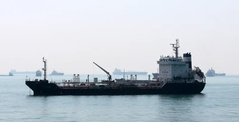STRAITS ENERGY Tanker IMO 9477749 photo 4