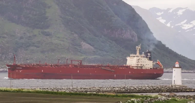 LUCTOR Tanker IMO 9479840 photo 2