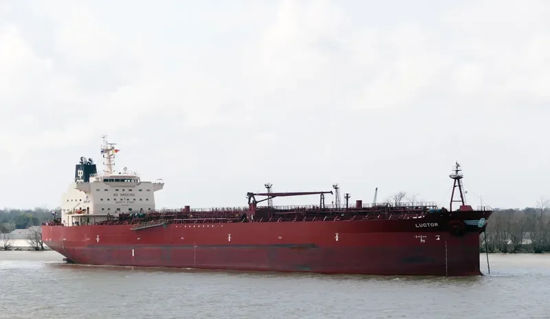 LUCTOR Tanker IMO 9479840 photo 3