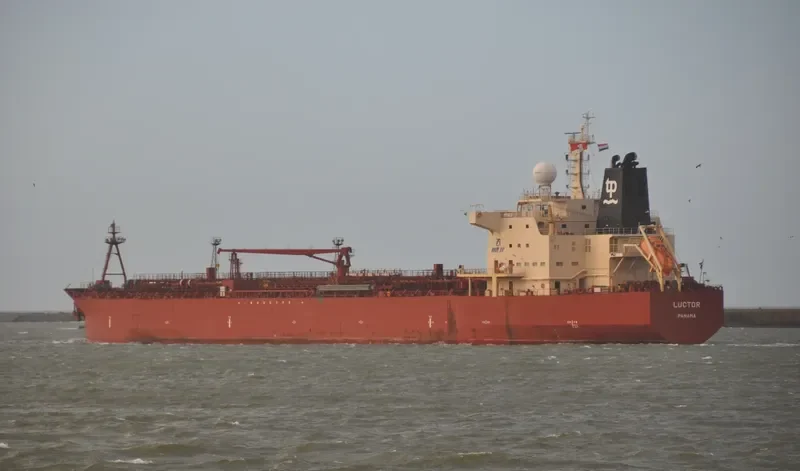 LUCTOR Tanker IMO 9479840 photo 5