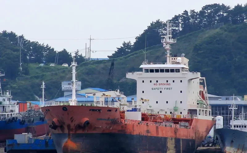 YC IRIS Tanker IMO 9480007 photo 2