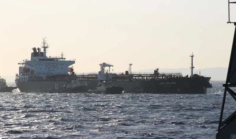 UACC IBN SINA Tanker IMO 9485629 photo 4
