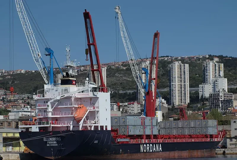 ELLENSBORG Container Ship IMO 9488061 photo 8
