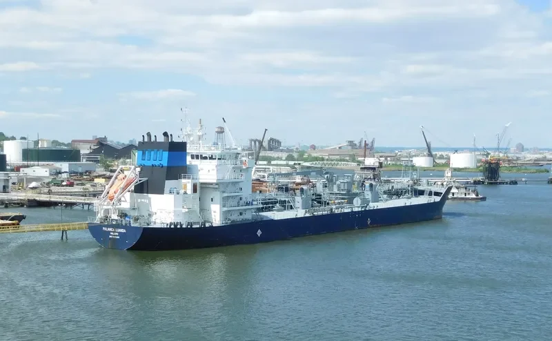THE AMIGO Tanker IMO 9492309 photo 4