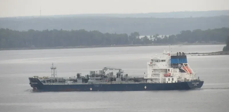 THE AMIGO Tanker IMO 9492309 photo 7