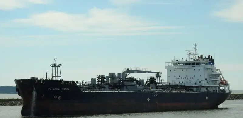THE AMIGO Tanker IMO 9492309 photo 8